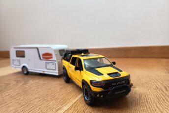 RAM mudelauto karavaniga