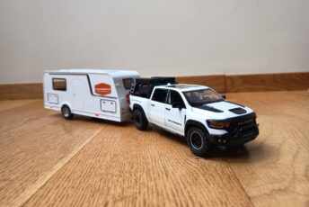 RAM mudelauto karavaniga