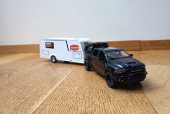 RAM mudelauto karavaniga